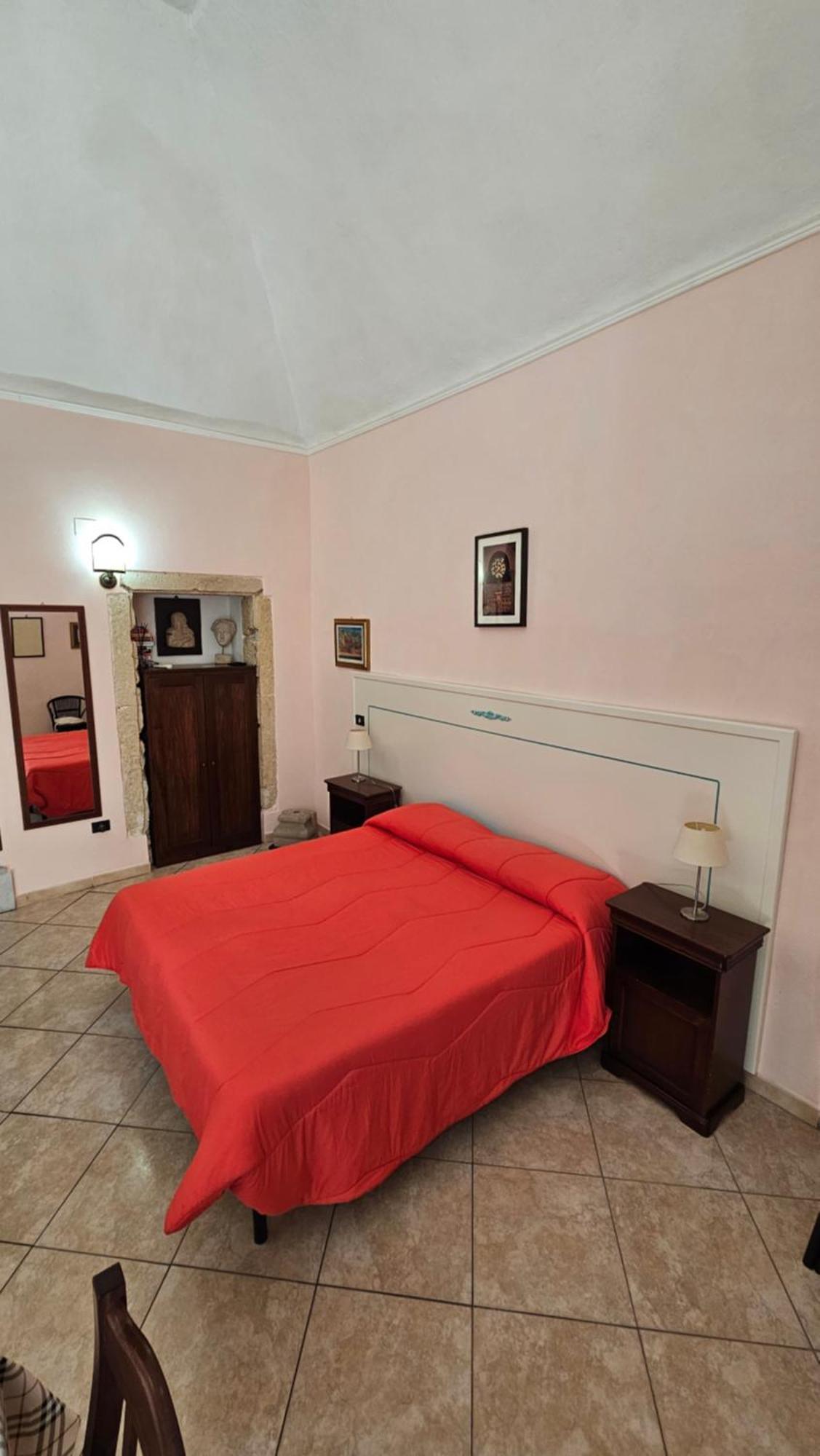 Palazzo Tranfo Al Duomo Accommodation Tropea Rum bild